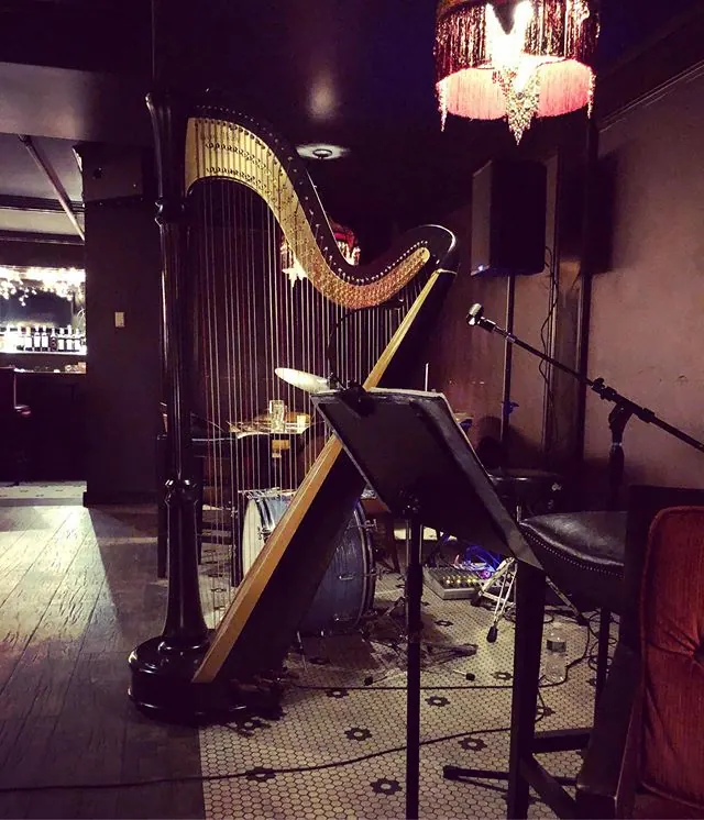 You better watch out... @oandeband in #boston #ectgboston #jazz #holidaymusic #holidayparty @carrienationboston #jazzband #frenchband #frenchsinger #jazzsinger #singingharpist #liveband #oande @lvertalent #lvertalent #lavieenrose