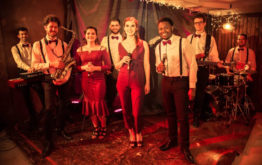 8 PIECE BAND