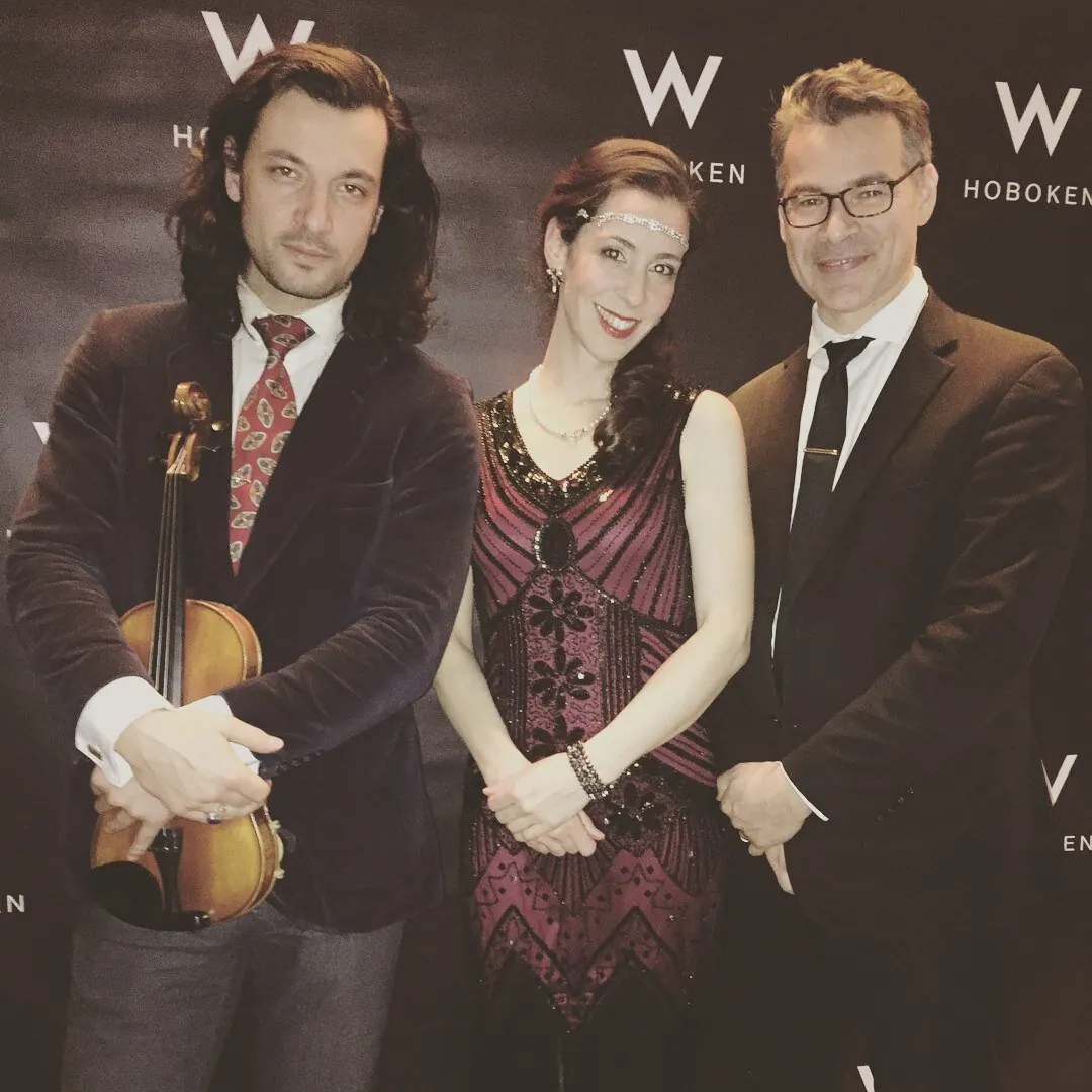 Simona, singer, pianist & cellist — photo 5