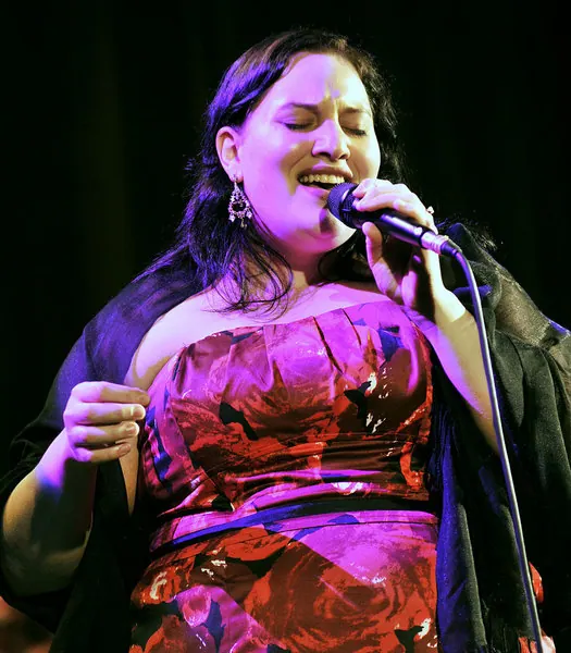 Liz, singing pianist