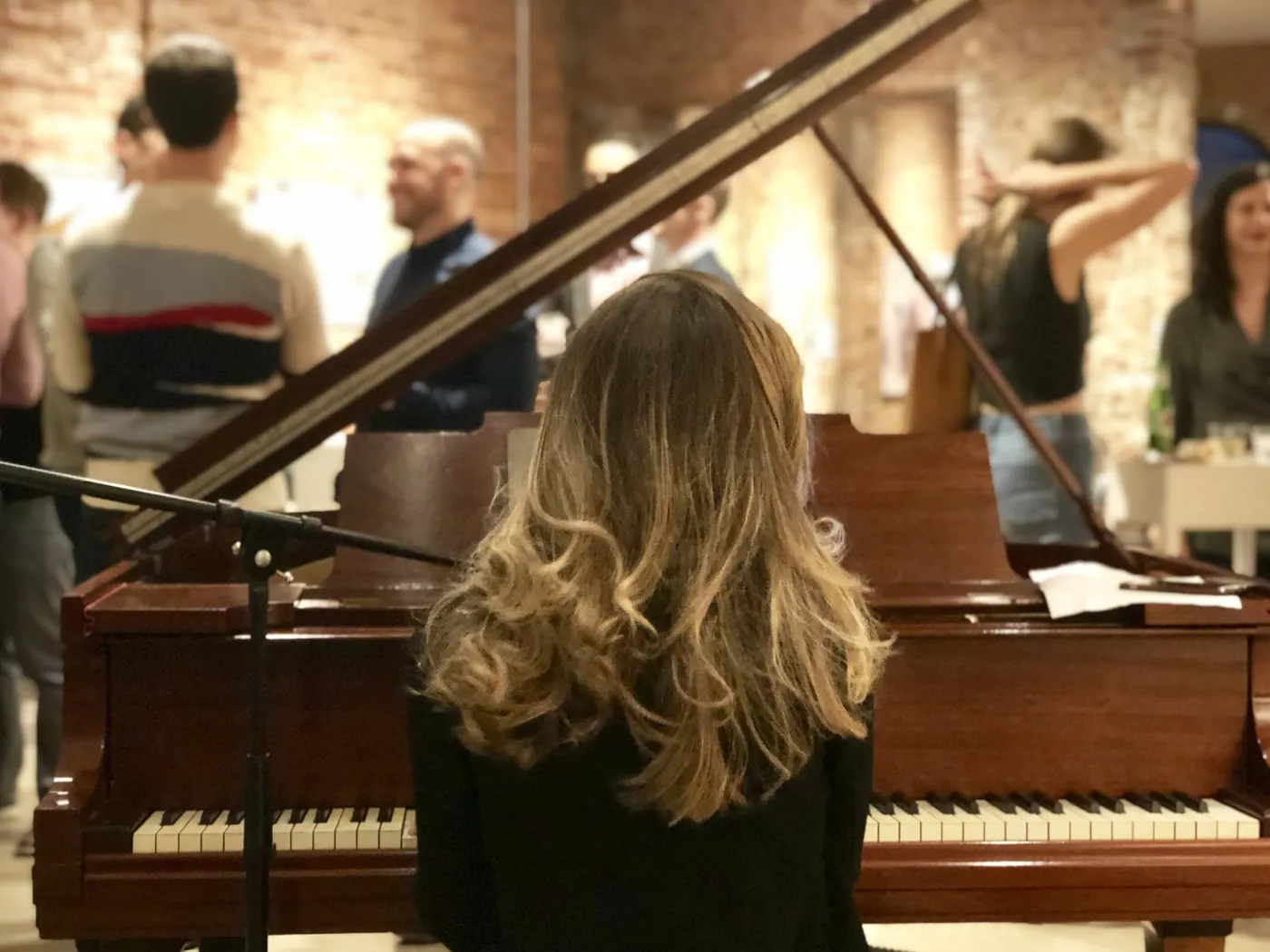 Violette, singing pianist — photo 9