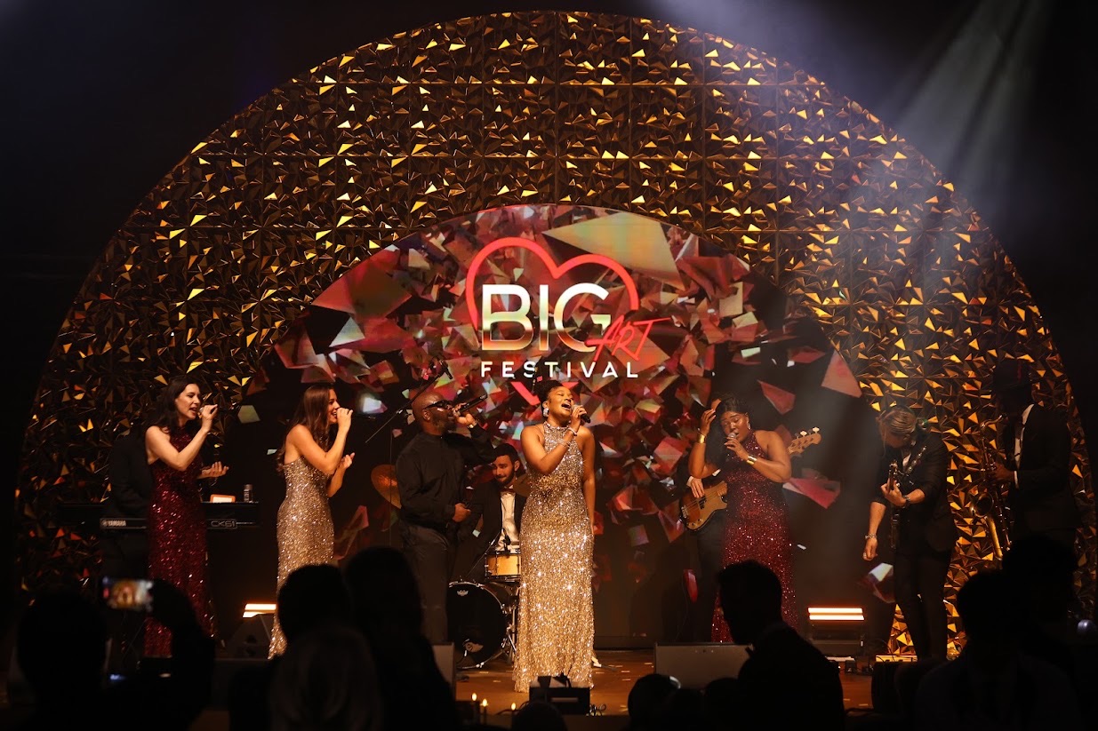 La Vie En Rose band on stage